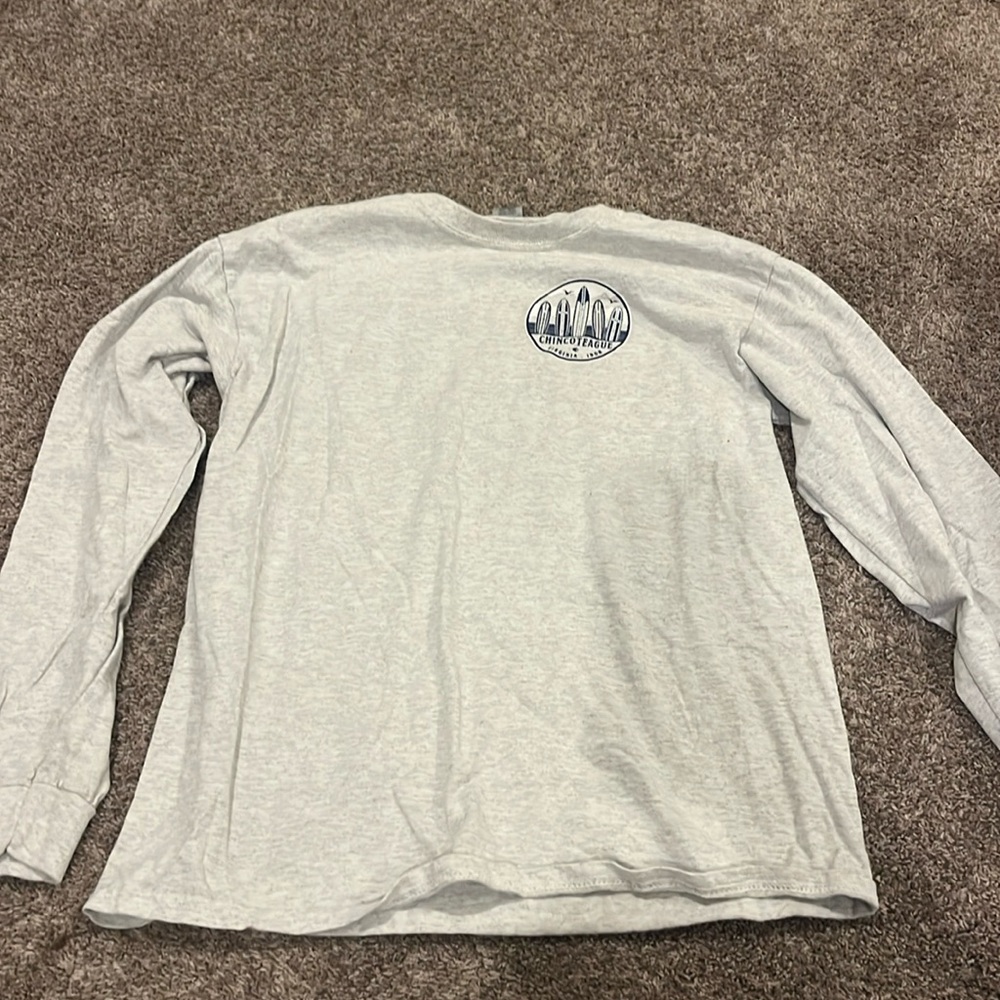 Medium Long Sleeve Tee 
Light gray